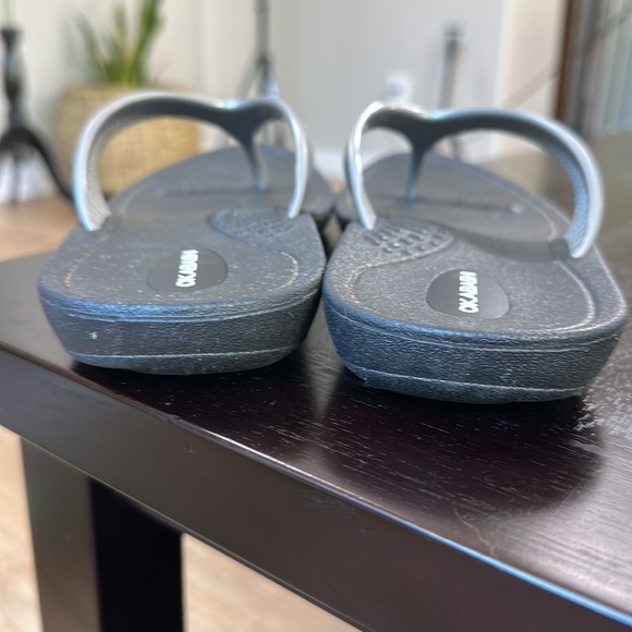 Okabashi silver made in USA flip flops SZ M/L - Picture 6 of 8